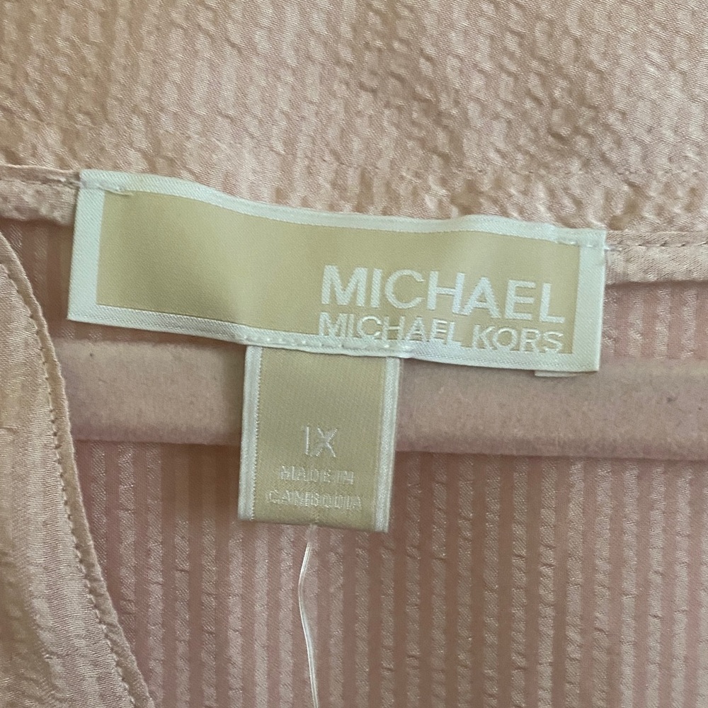 NWT Michael Kors Elegant Rosewater V-Neck Blouse, Size 1X - Picture 4 of 6